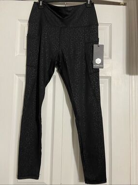 Scorpio Sol Black Leggings with Subtle Floral Texture